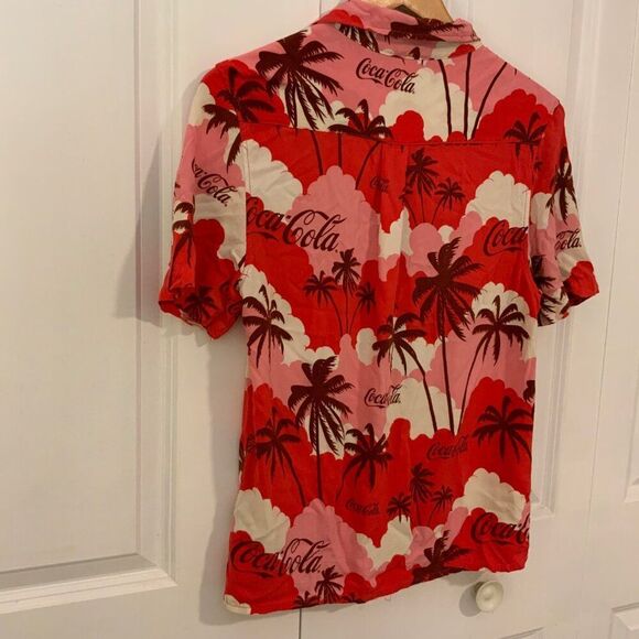 Coca-Cola Women’s Hawaiian Red Pink Button-Up Collared Short Sleeve Rayon Shirt - Picture 8 of 10